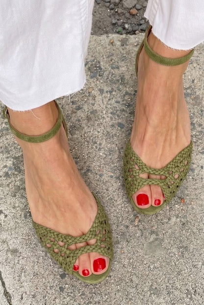Isadora | Woven Gold Sandals